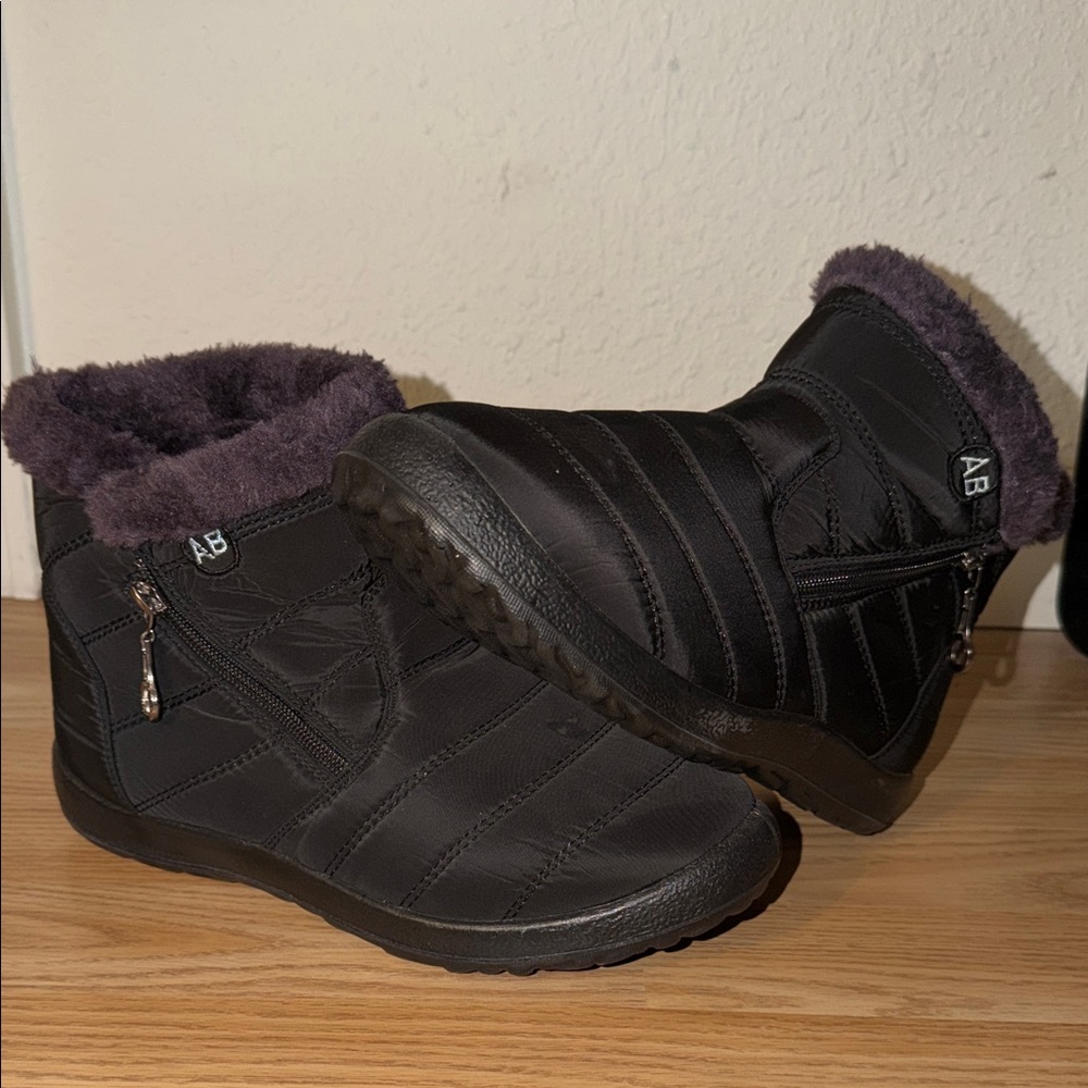 Women's Black Winter Boots with Faux Fur Lining